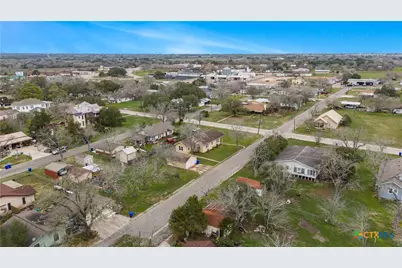 902 Hopkins Street, Yoakum, TX 77995 - Photo 19