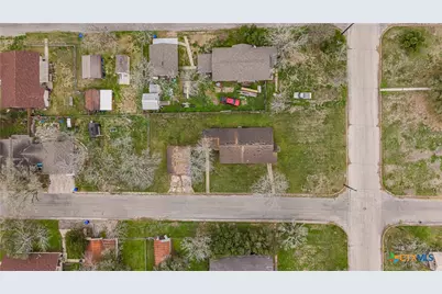 902 Hopkins Street, Yoakum, TX 77995 - Photo 29