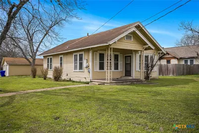 902 Hopkins Street, Yoakum, TX 77995 - Photo 3