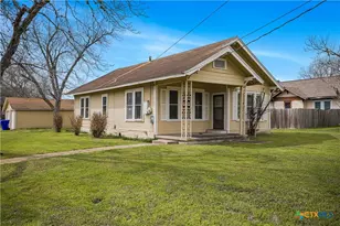 902 Hopkins St, Yoakum, TX 77995 - Photo 3
