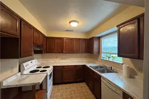 205 Wingate, Seguin, TX 78155 - Photo 3