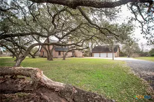 363 Kolle St, Inez, TX 77968 - Photo 5