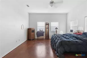 1058 E Weinert St, Seguin, TX 78155 - Photo 9