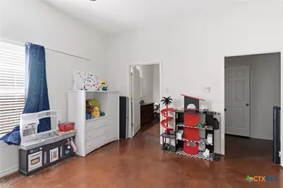 1058 E Weinert Street, Seguin, TX 78155 - Photo 3