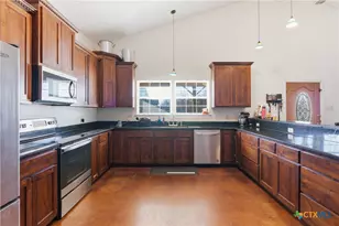 1058 E Weinert St, Seguin, TX 78155 - Photo 17