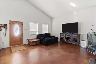 1058 E Weinert St, Seguin, TX 78155 - Photo 15