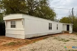 305 W Bryant St, Elm Mott, TX 76640 - Photo 19