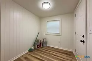 305 W Bryant St, Elm Mott, TX 76640 - Photo 15