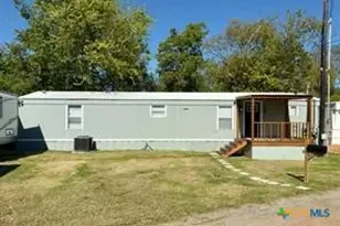 309 W Bryant St, Elm Mott, TX 76640 - Photo 3