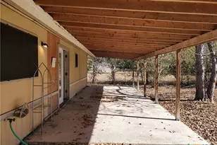 1129 Spruce St, Seguin, TX 78155 - Photo 7