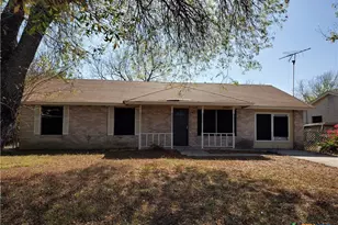 1129 Spruce St, Seguin, TX 78155 - Photo 1