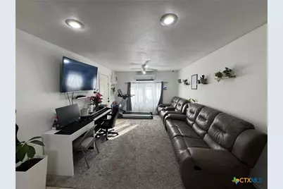 918 N Guadalupe Street, Seguin, TX 78155 - Photo 3