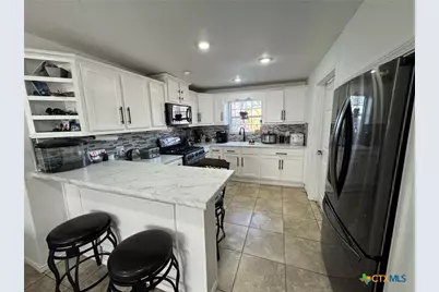 918 N Guadalupe Street, Seguin, TX 78155 - Photo 5