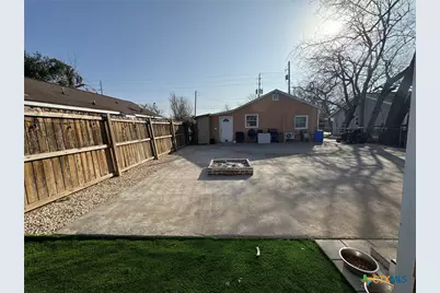 918 N Guadalupe Street, Seguin, TX 78155 - Photo 17