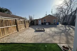 918 N Guadalupe St, Seguin, TX 78155 - Photo 15