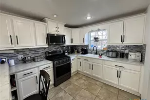 918 N Guadalupe St, Seguin, TX 78155 - Photo 1