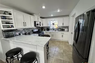 918 N Guadalupe St, Seguin, TX 78155 - Photo 5