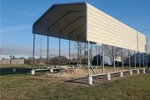 709-711 W Oakland Ave, Seadrift, TX 77983 - Photo 1