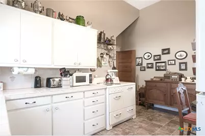 606 S Key Avenue, Lampasas, TX 76550 - Photo 25