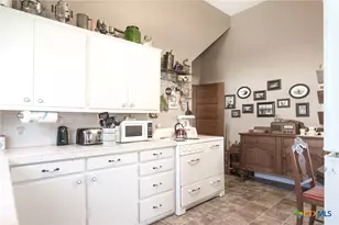 606 S Key Ave, Lampasas, TX 76550 - Photo 25