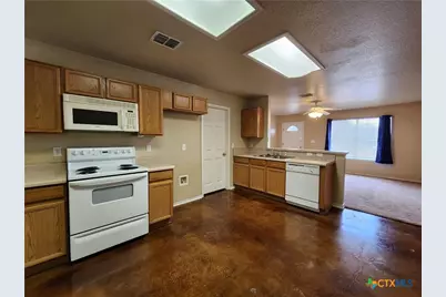 1013 Misty Acres Drive, New Braunfels, TX 78130 - Photo 9