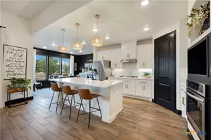 462 Curvatura, New Braunfels, TX 78132 - Photo 7