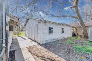 218 W 6th St, Shiner, TX 77984 - Photo 31