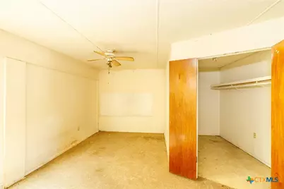 218 W 6th Street, Shiner, TX 77984 - Photo 35