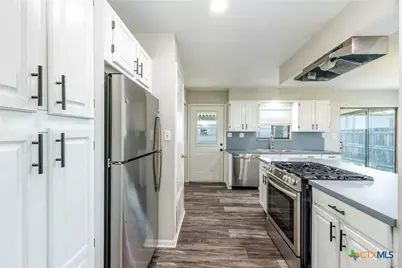 218 W 6th Street, Shiner, TX 77984 - Photo 11