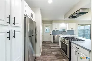 218 W 6th St, Shiner, TX 77984 - Photo 11