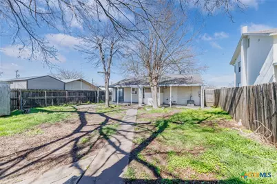 218 W 6th Street, Shiner, TX 77984 - Photo 25