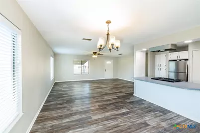 218 W 6th Street, Shiner, TX 77984 - Photo 7