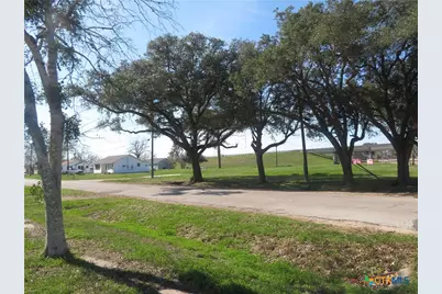 907 N. East St, Edna, TX 77957 - Photo 19