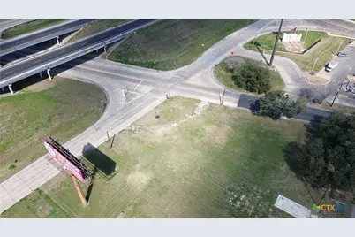 907 N. East St, Edna, TX 77957 - Photo 1