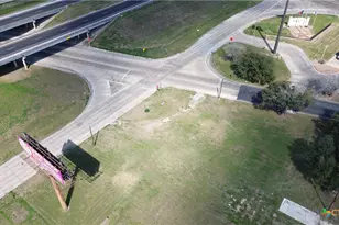 907 N East St, Edna, TX 77957 - Photo 1