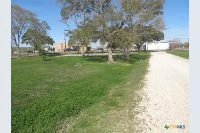 907 N. East St, Edna, TX 77957 - Photo 21