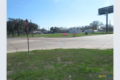 907 N. East St, Edna, TX 77957 - Photo 15