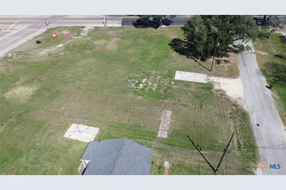 907 N. East St, Edna, TX 77957 - Photo 3