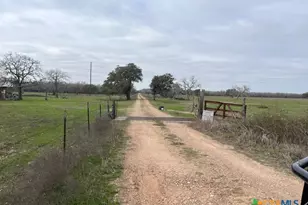 2292 Garrett Rd, Yoakum, TX 77995 - Photo 3