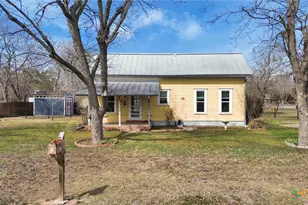 703 Bois D'Arc St, Lockhart, TX 78644 - Photo 3