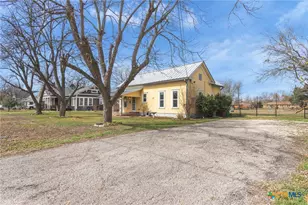 703 Bois D'Arc St, Lockhart, TX 78644 - Photo 5