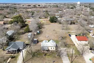 703 Bois D'Arc St, Lockhart, TX 78644 - Photo 33