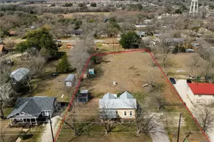 703 Bois D'Arc St, Lockhart, TX 78644 - Photo 31