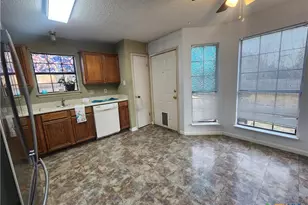 304 E Hogan Dr, Copperas Cove, TX 76522 - Photo 9