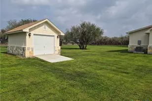 520 Essence Dr, Victoria, TX 77904 - Photo 9