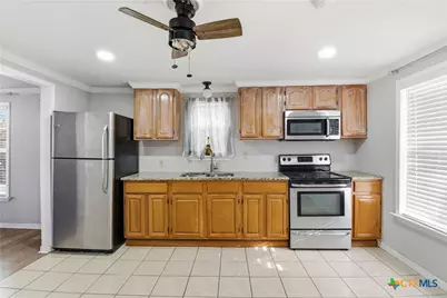 1409 N Heideke Street, Seguin, TX 78155 - Photo 5