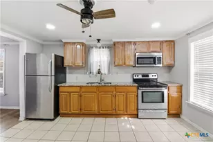 1409 N Heideke St, Seguin, TX 78155 - Photo 5