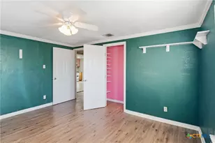 1409 N Heideke St, Seguin, TX 78155 - Photo 9