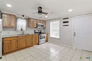 1409 N Heideke St, Seguin, TX 78155 - Photo 13