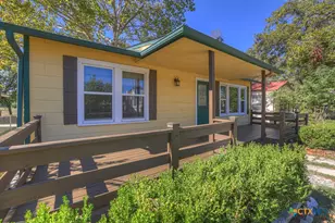 927 N Union Ave, New Braunfels, TX 78130 - Photo 3